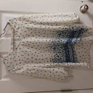 🌻EUC🌻Large sheer off white background w/blue&yellow flowers